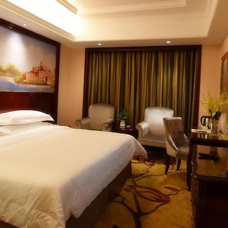 Vienna Hotel Loudi Chunyuan Pedestrian Street Kültér fotó
