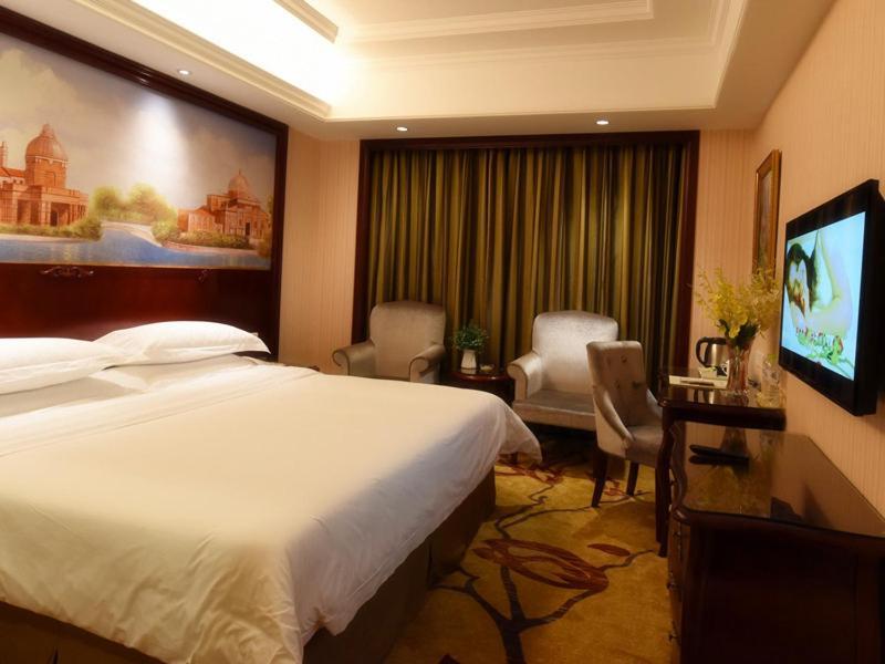 Vienna Hotel Loudi Chunyuan Pedestrian Street Kültér fotó